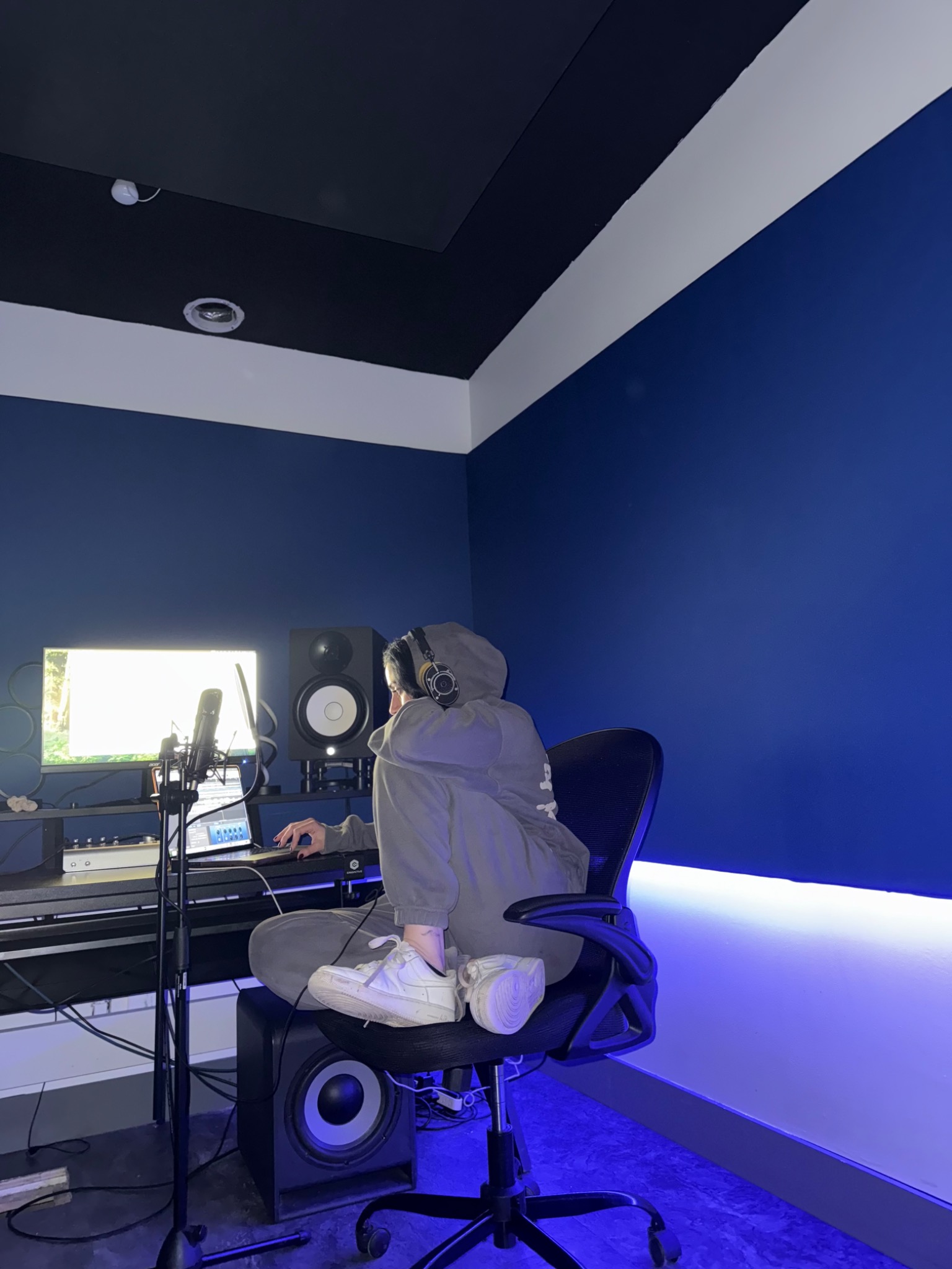 HXNA working in the studio